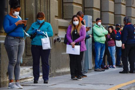 SaludableMente en tiempos de pandemia: Psicólogos de la Universidad de Santiago califican como insuficiente plan de salud mental del Gobierno